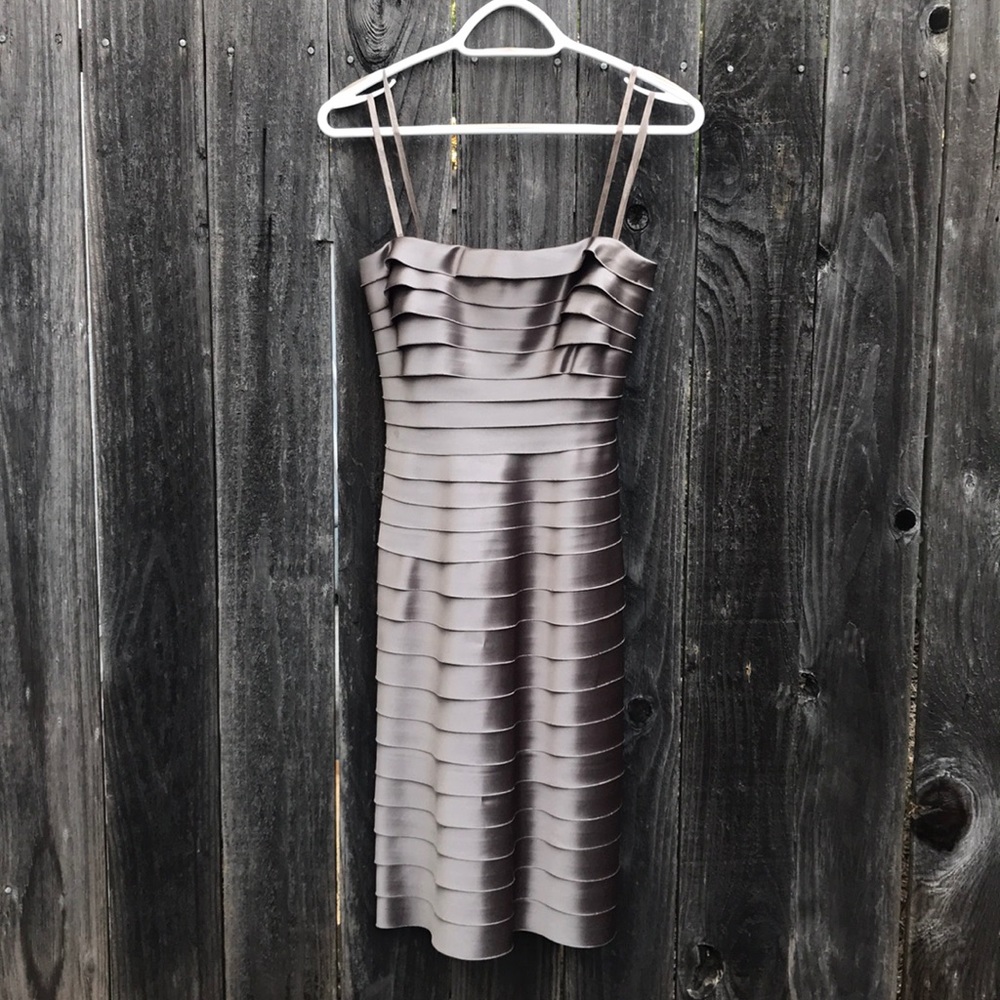 ✨BCBGMAXAZRIA Gold Tiered Dress size 2✨